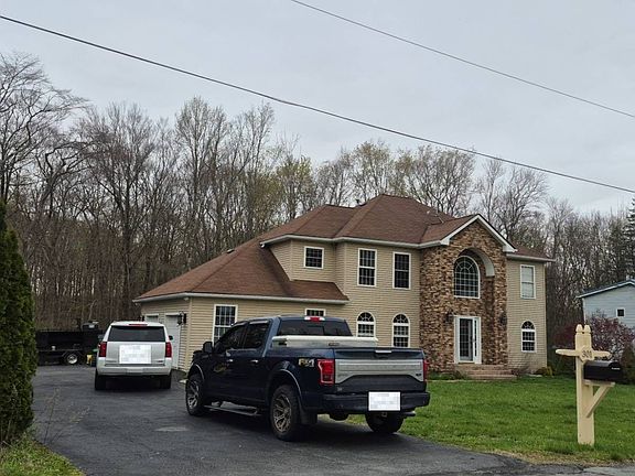 3rd image of 301 Circle Dr