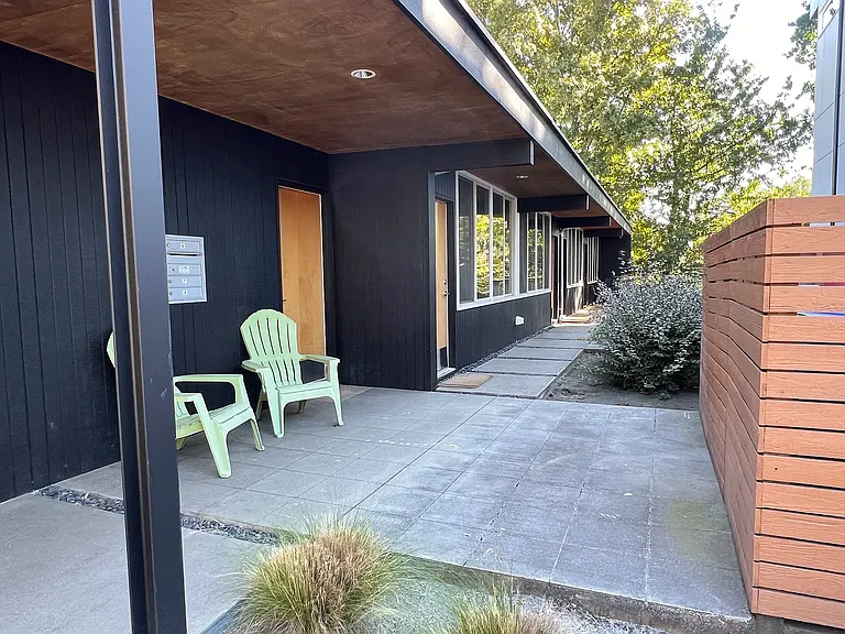 6250 33rd Ave NE #7 — Photo 2