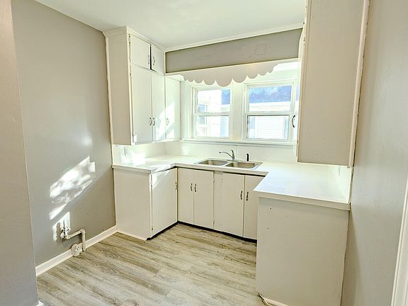 5th image of 2525 Reynolds St