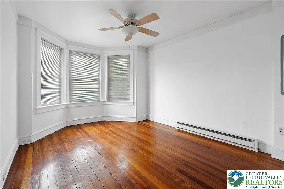2 bed, 1.0 bath, 814 sqft, $1,450 — Photo 3