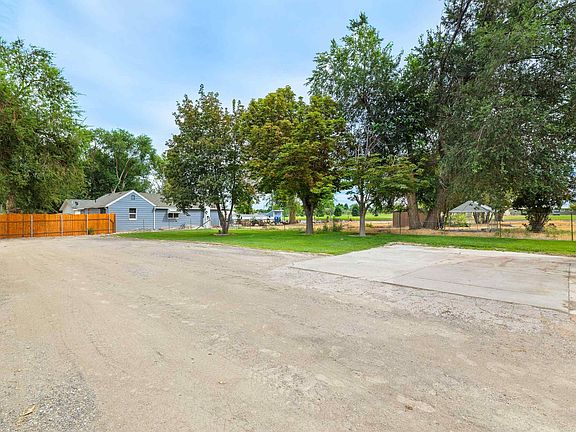 4th image of 281 Lois St