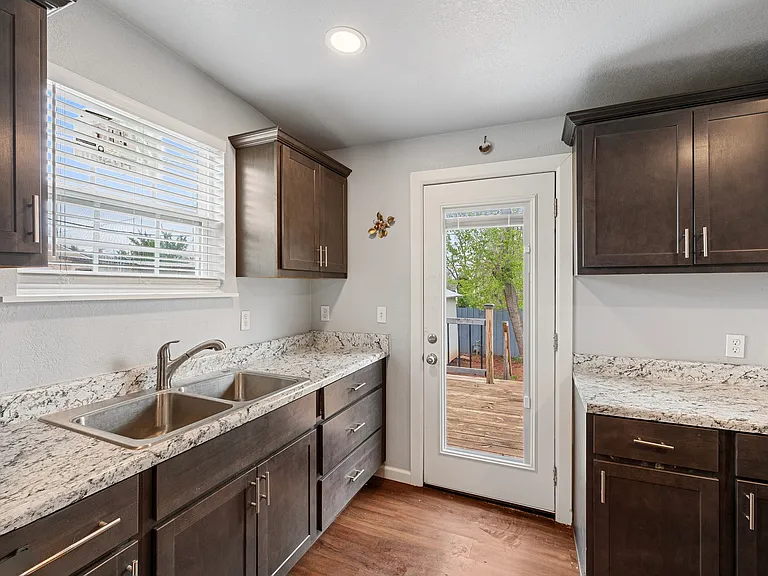 4012 S Hudson Ave — Photo 5