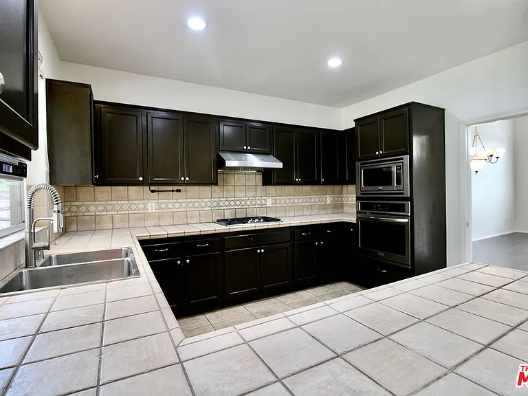 1124 Acapulco Ave — Photo 13