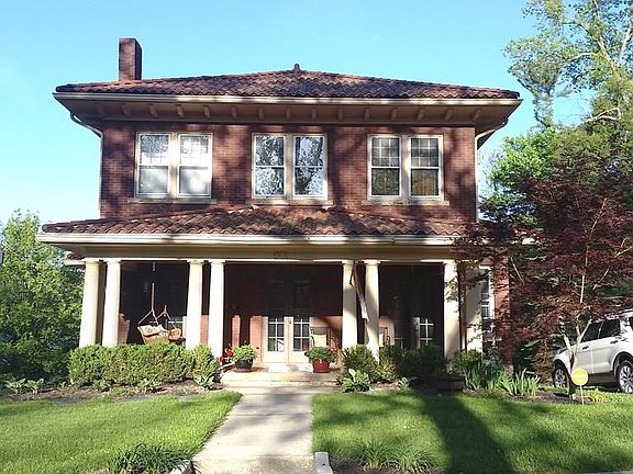 3rd image of 601 Woodlawn Ave