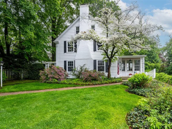 5 Summit Road, Port Washington, NY 11050