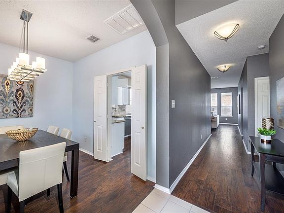 3rd image of 5218 Griffins Pointe Dr