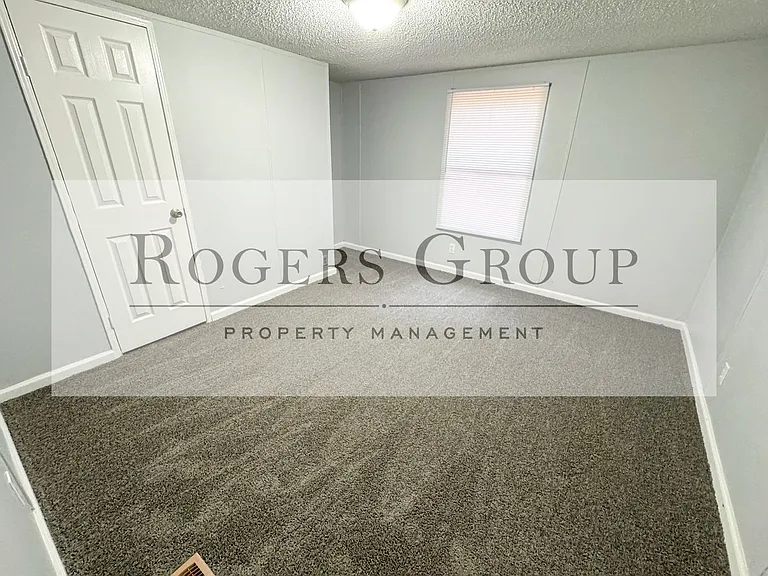 6090 Cindy Ln — Photo 7