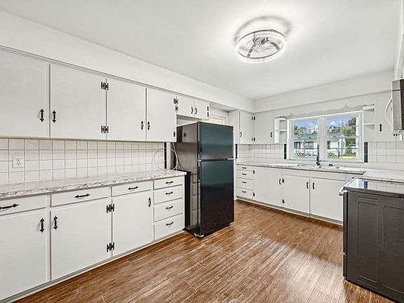 4th image of 5340 Kingsbury St #1