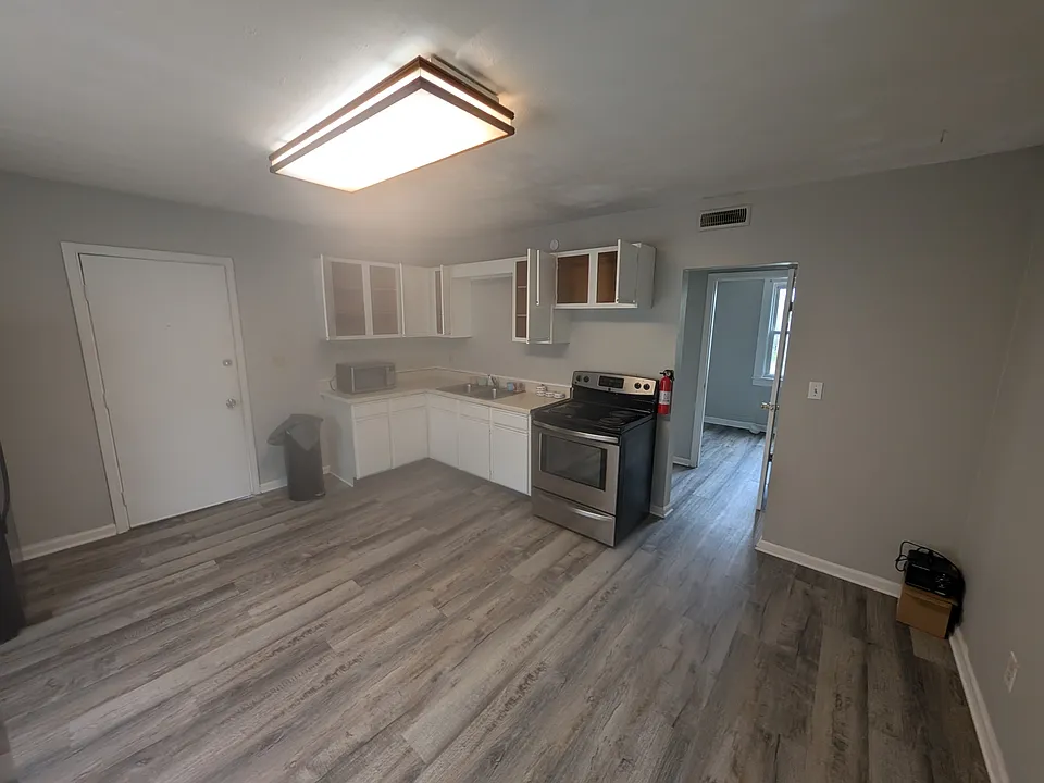 608 W Highland Ave