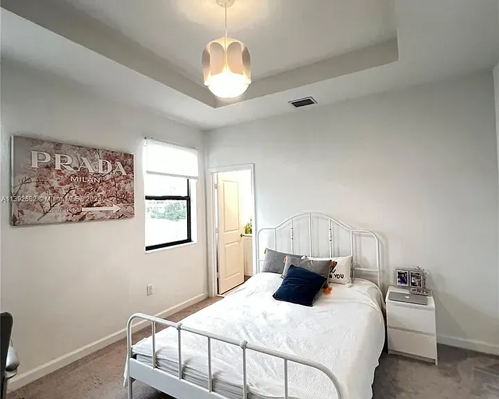 20610 NE 5th Pl — Photo 6