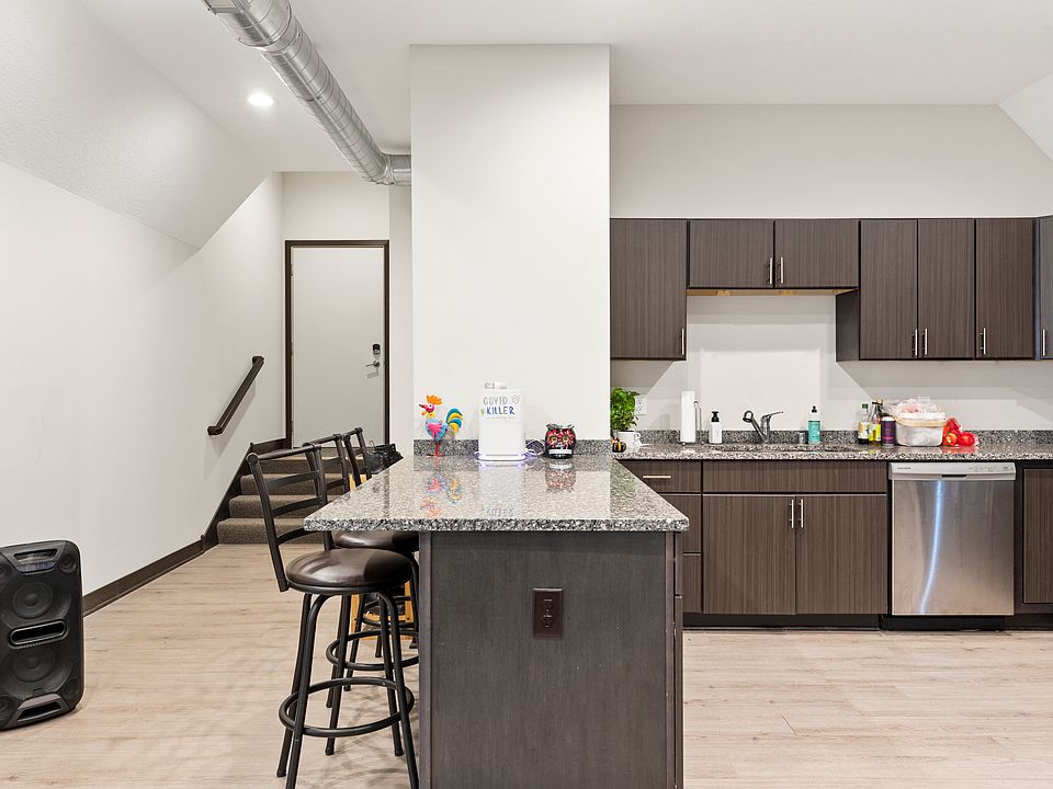 1st image of 706 4th St SE #200