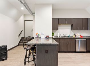 706 4th St SE #200, Minneapolis, MN 55414
