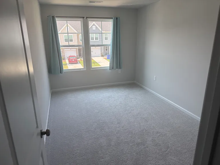 275 Peebles Dr — Photo 6