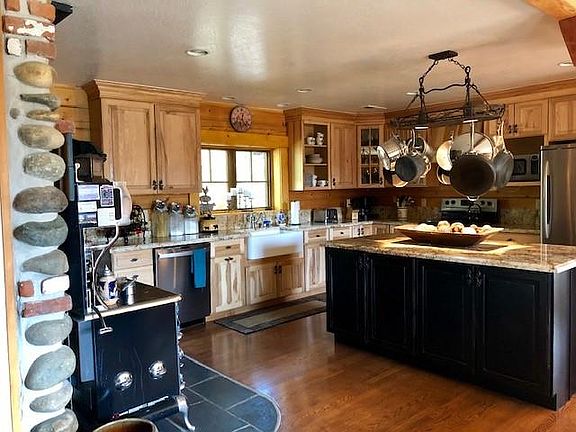5th image of 16055 Tewksbury Dr