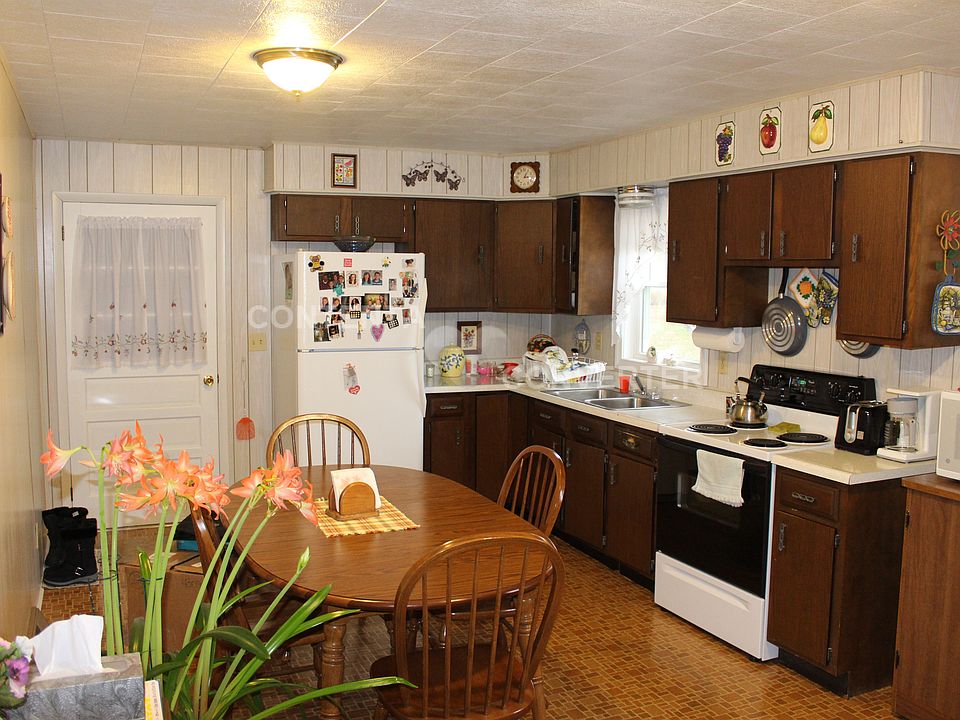 Kitchen/ Dining