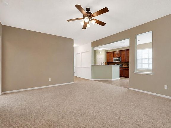 5th image of 4605 Meadow Way Dr