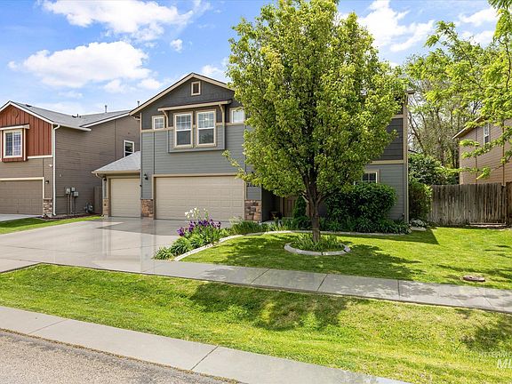 3rd image of 2023 E Wrightwood Dr