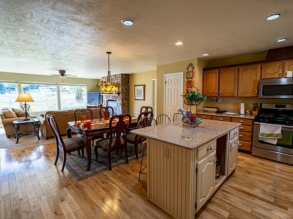 3rd image of 878 E Mountain View Dr