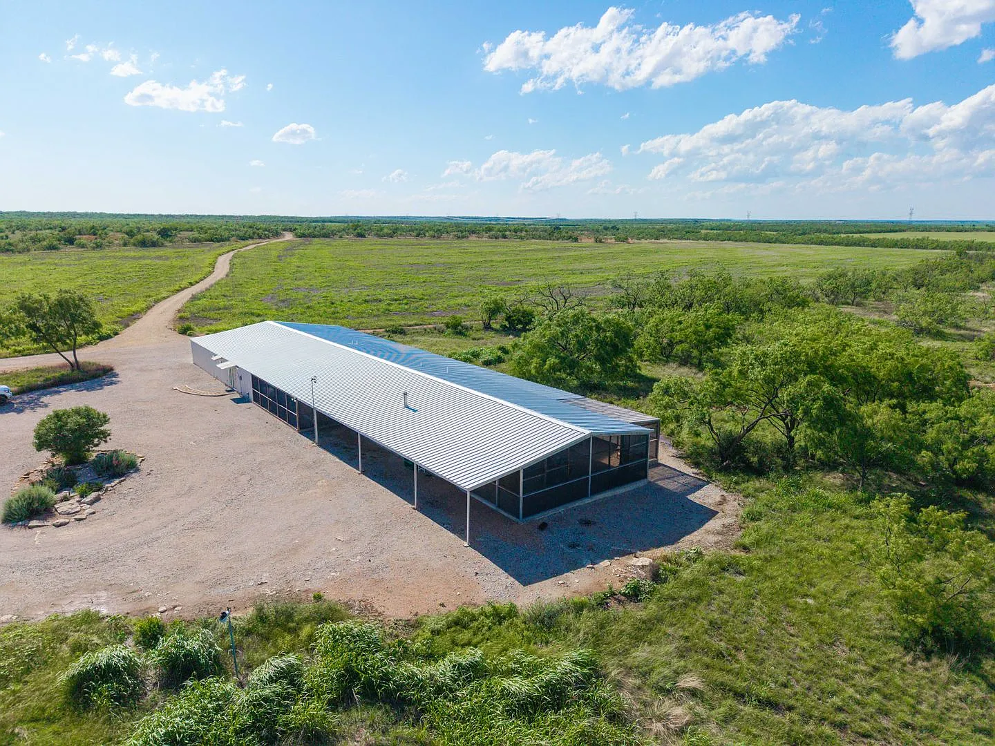 Large Country Home on Acreage with Access to Fishing — Photo 1