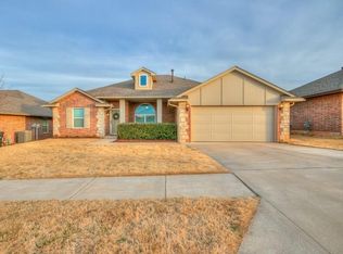 517 SW 43rd St, Moore, OK 73160