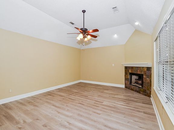 5th image of 10264 Amanda Dr