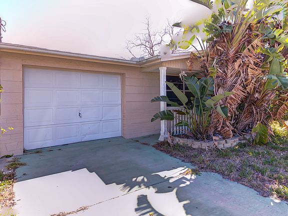 4th image of 13710 Leslie Dr