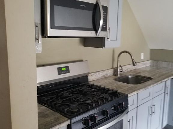 5th image of 37 Beekman Ave Floor 3