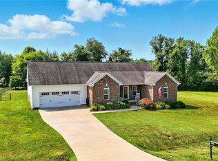 109 Marbrook Dr, Mocksville, NC 27028