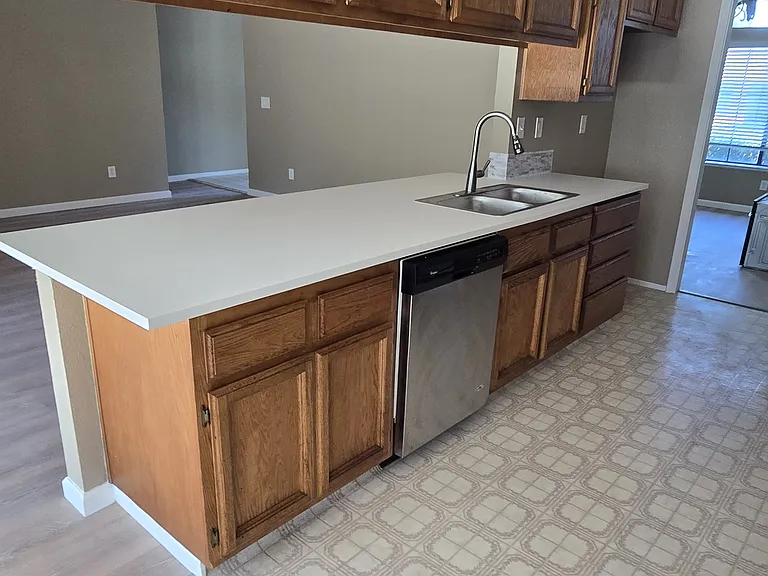 421 Community Dr — Photo 8