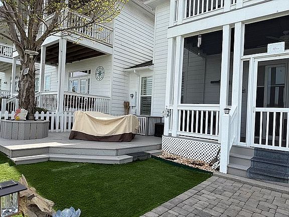 3rd image of 1101 Main St Unit 15