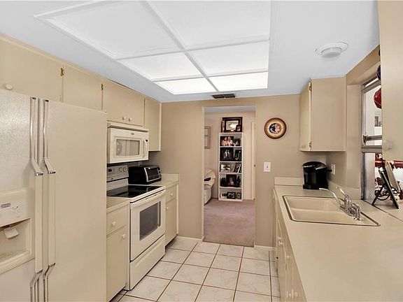 5th image of 1728 Macdonnell Dr