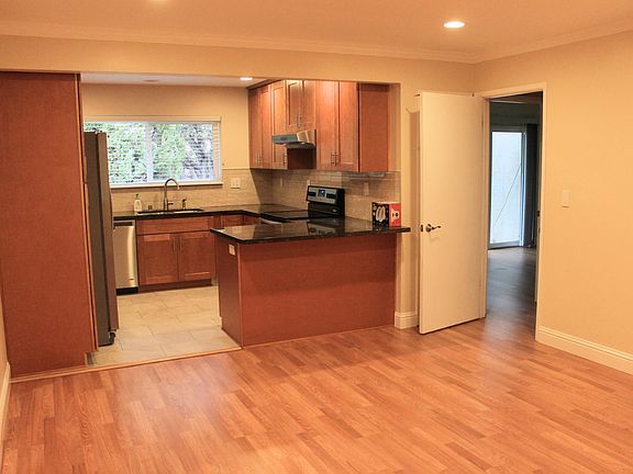 2nd image of 693 Arbutus Ave