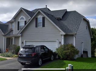 1041 Creekview Ln, Lake In The Hills, IL 60156