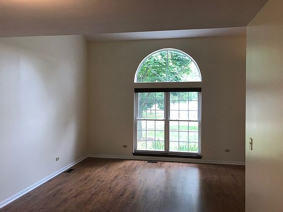 2nd image of 1364 Edington Ln