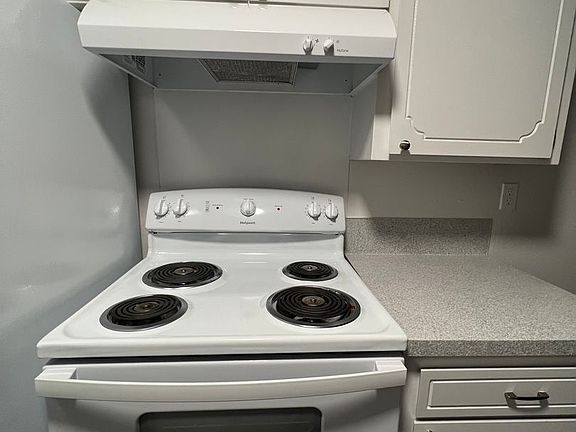 4th image of 144 Smith Ave #9