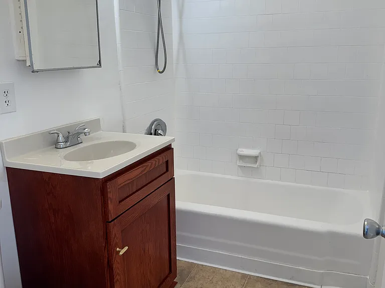 2528 Gleason Ave — Photo 8