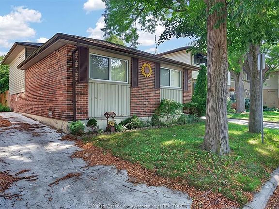 3rd image of 1240 Arncliffe Pl