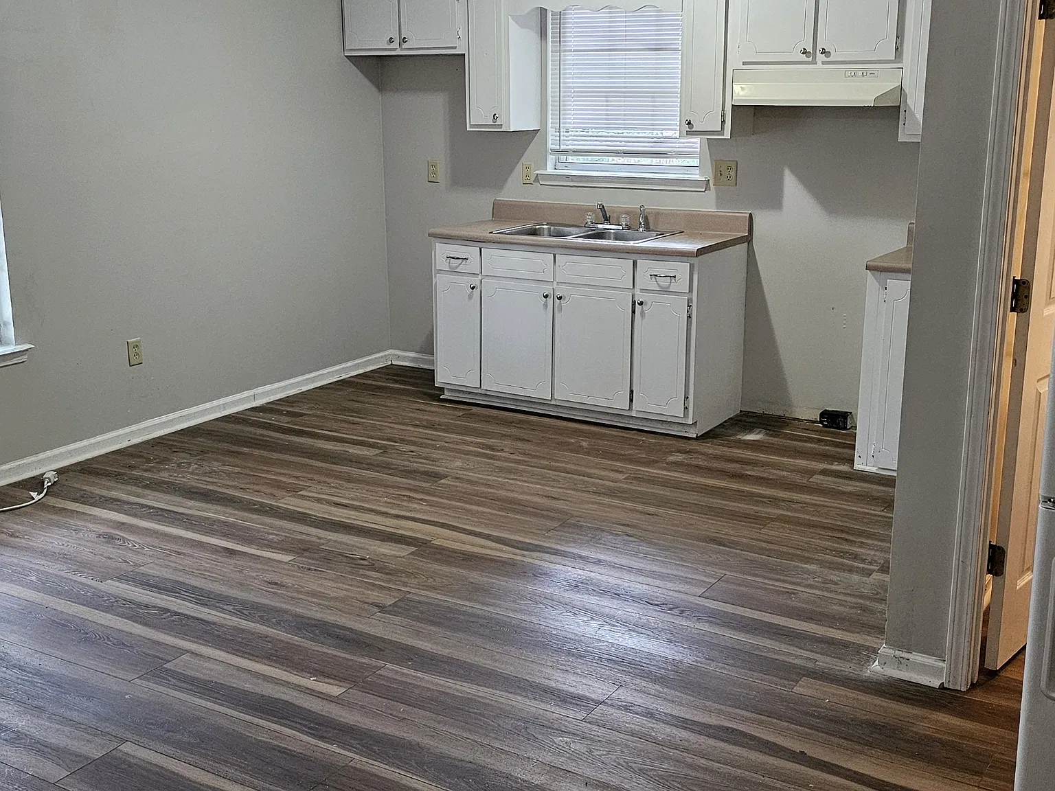 806 E Church St — Photo 3