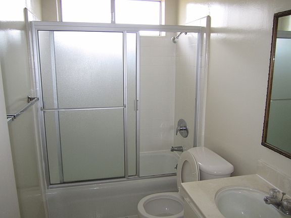 3rd image of 3405 Veteran Ave APT 8