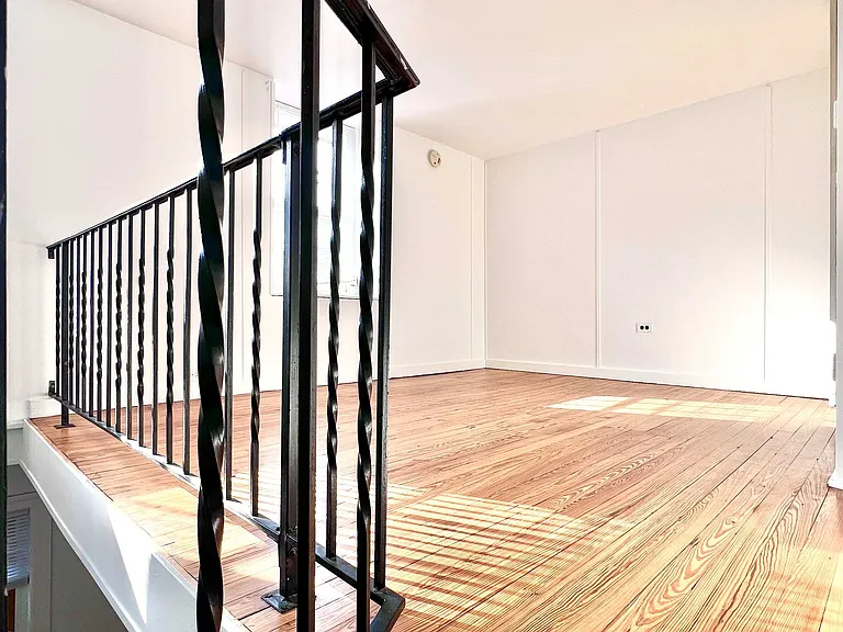 1018 Clinton St #3R — Photo 6