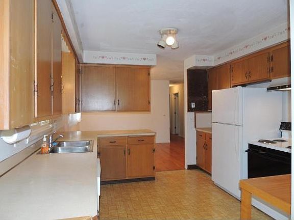 5th image of 916 Imperial Woods Dr