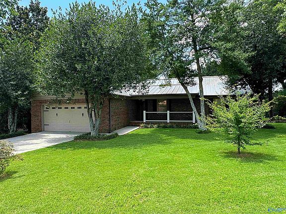 4th image of 817 Crestview Dr
