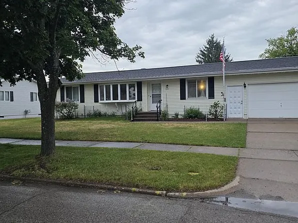 809 W Hughitt St, Iron Mountain, MI 49801
