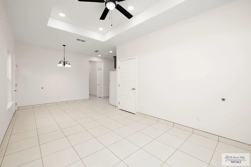 3 bed, 2.0 bath, 980 sqft, $1,225 — Photo 3