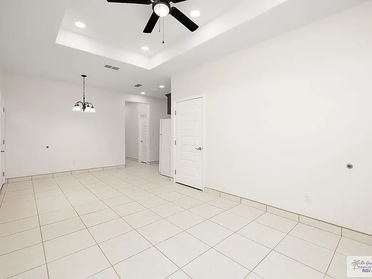 2225 S Valley Cir #B — Photo 3