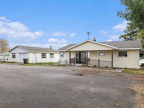 3rd image of 303 E Lake Dr