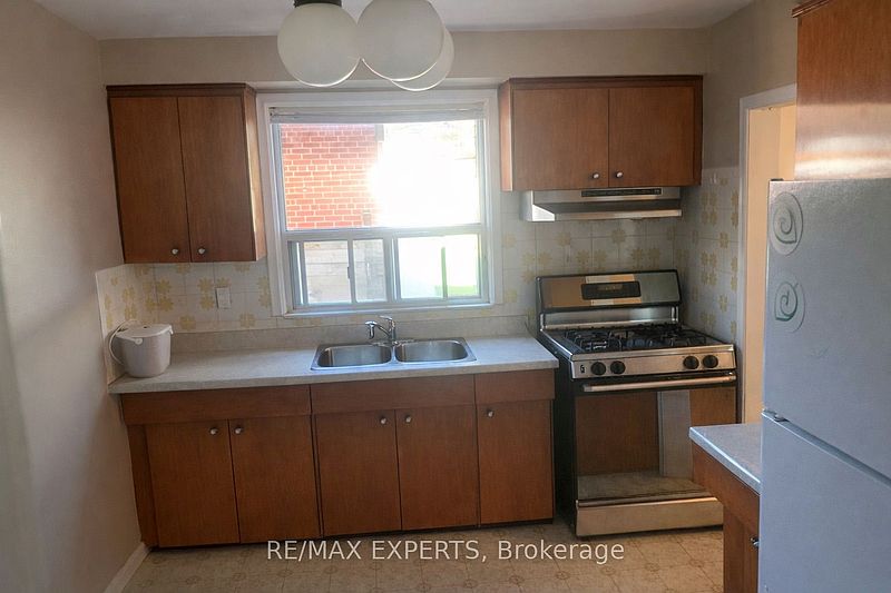 Toronto House for rent - 3 Bedrooms — photo 2