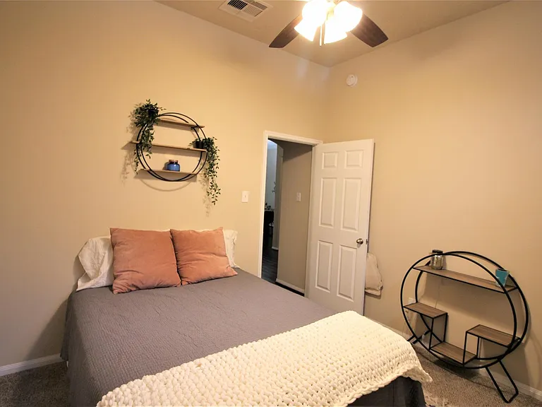 2409 Avalon Trace Ln — Photo 11
