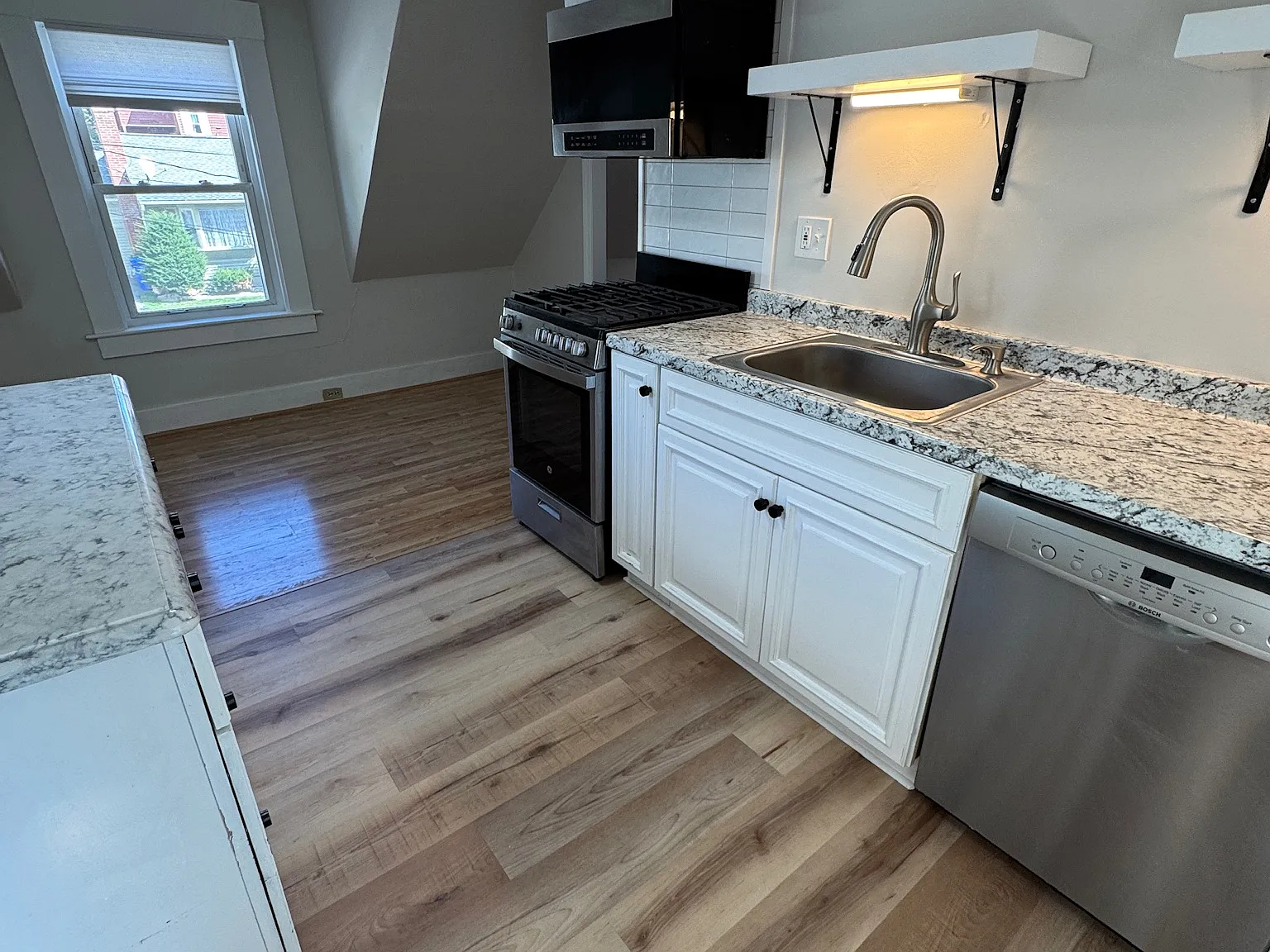 514 Amherst Street - 2 — Photo 2