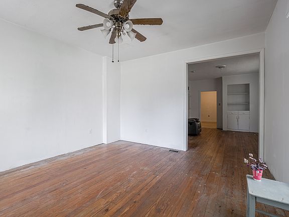 2nd image of 1838 Westview Dr